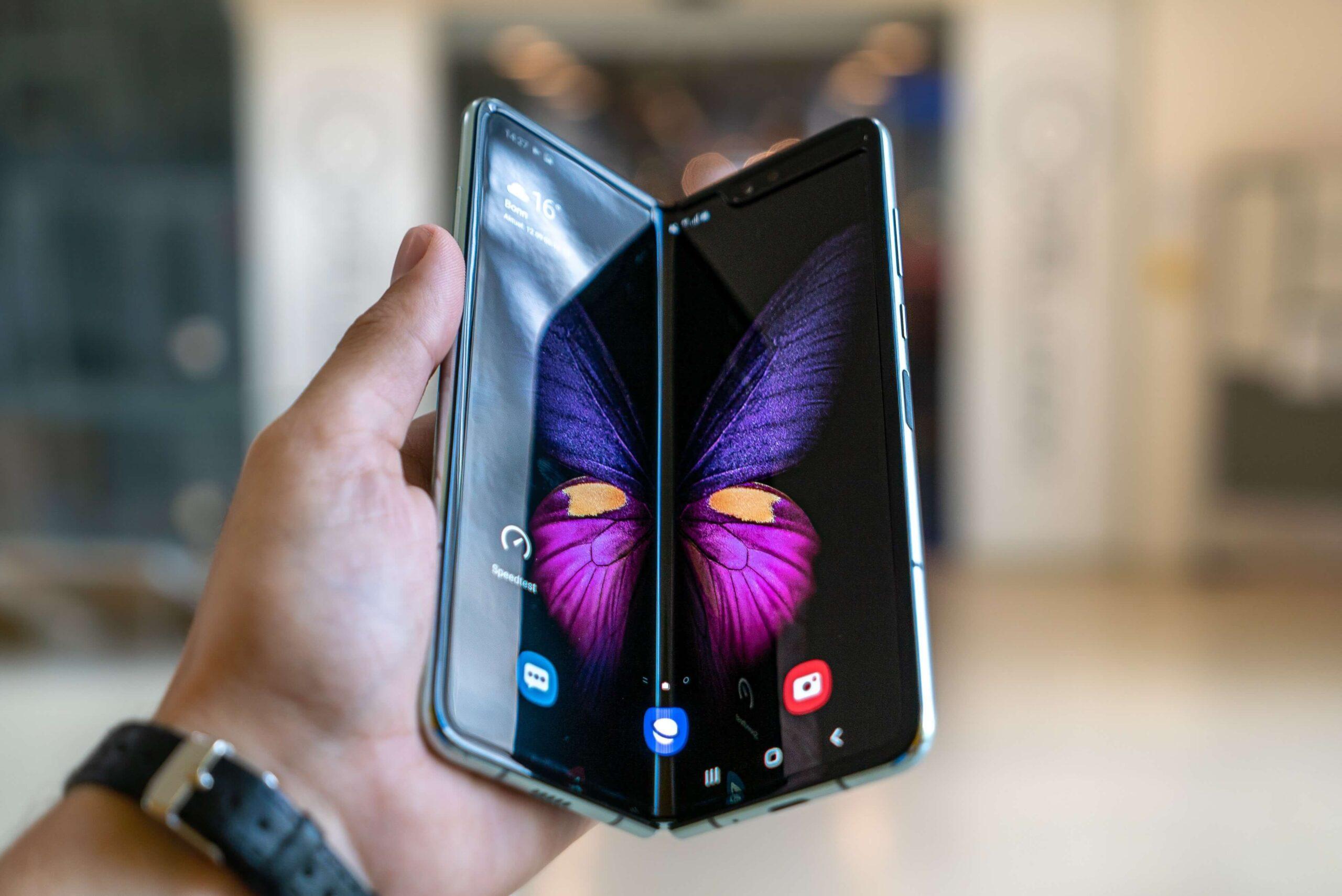 Folding screen phone